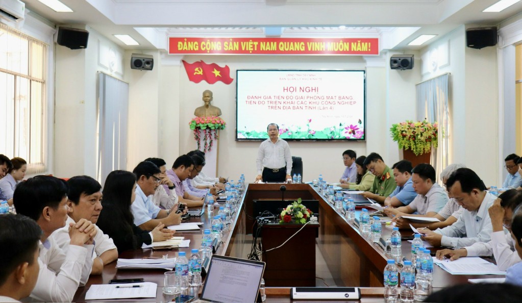 Quyết liệt tháo gỡ điểm nghẽn, thúc đẩy phát triển các khu công nghiệp